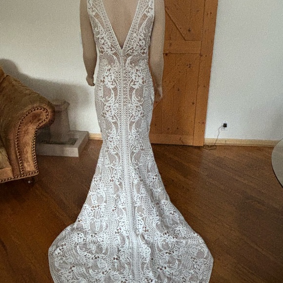 VALENTINI SPOSE
V1116 street size 8 New with detachable train. - Picture 16 of 16